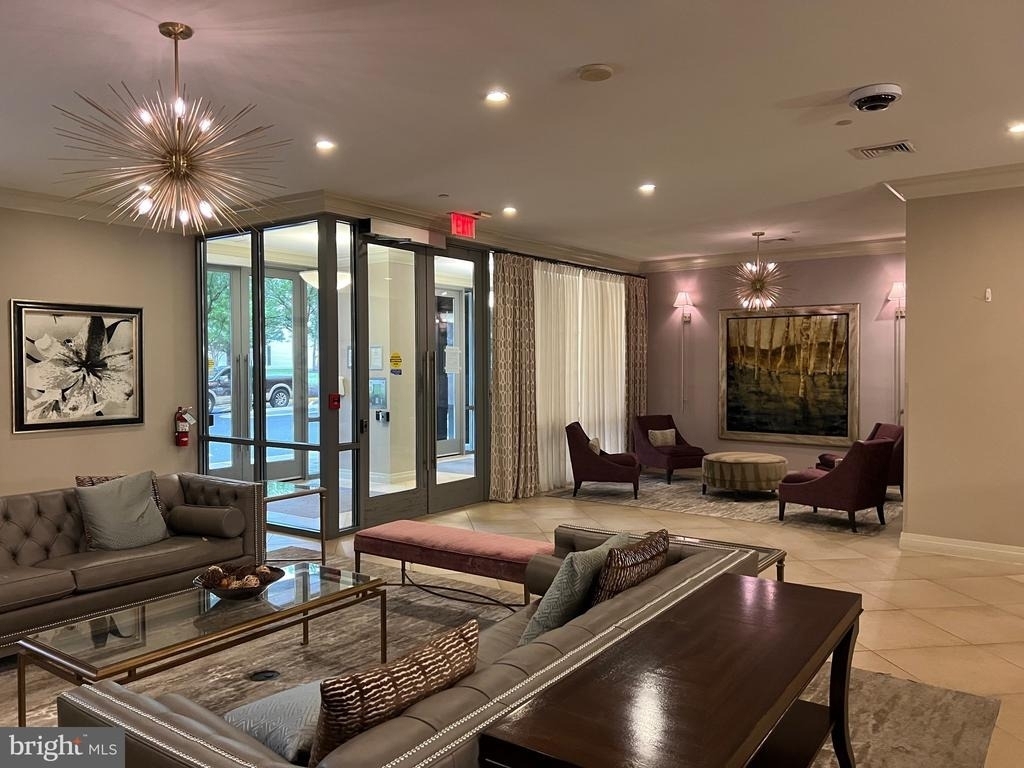 2451 Midtown Avenue - Photo 2