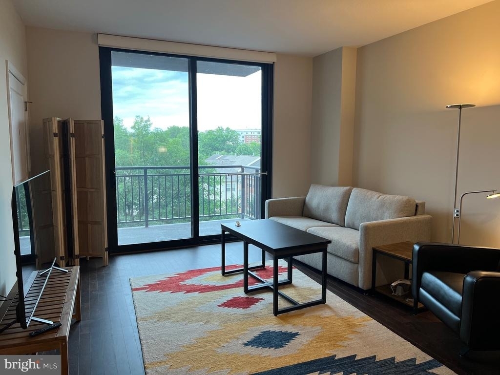2451 Midtown Avenue - Photo 32
