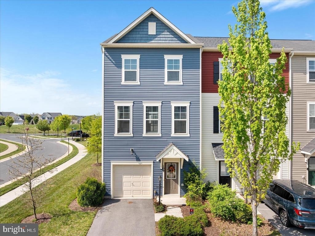 109 Splendor Garden Way - Photo 1