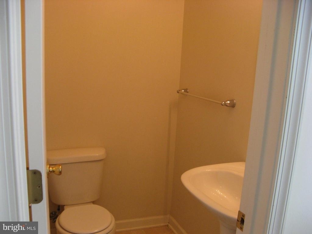 108 Monticello Square - Photo 4