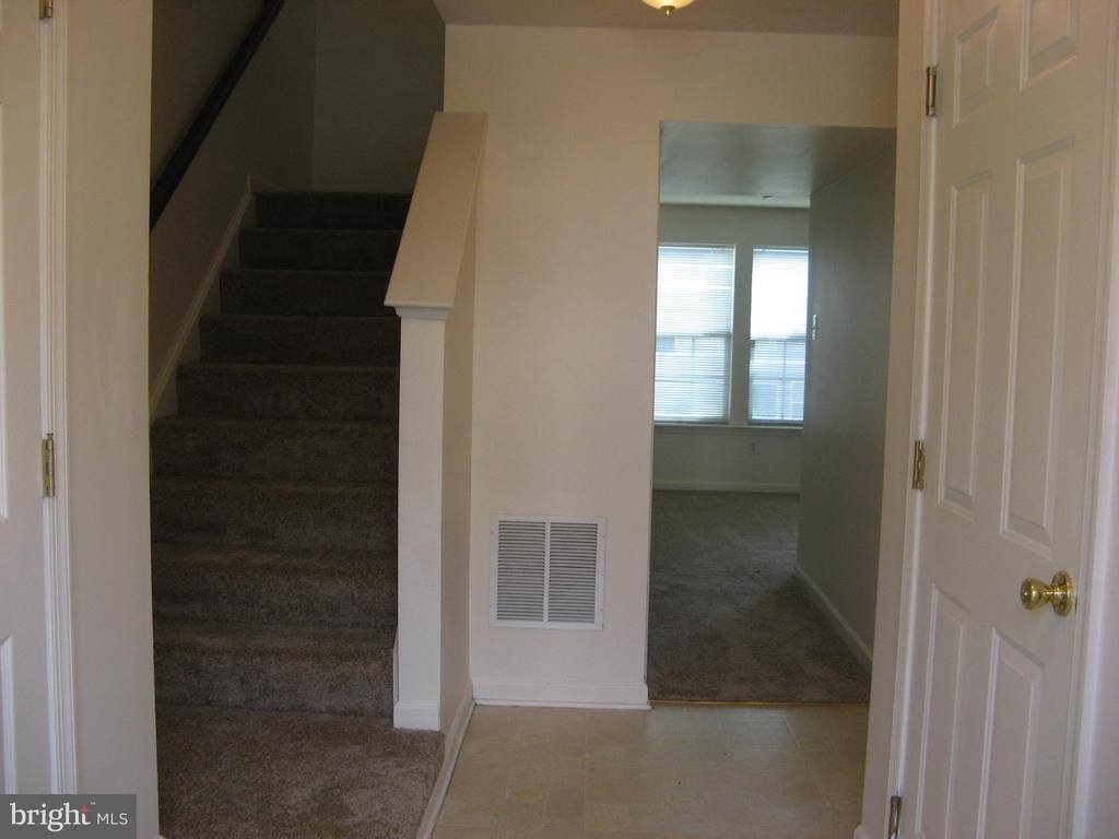 108 Monticello Square - Photo 2
