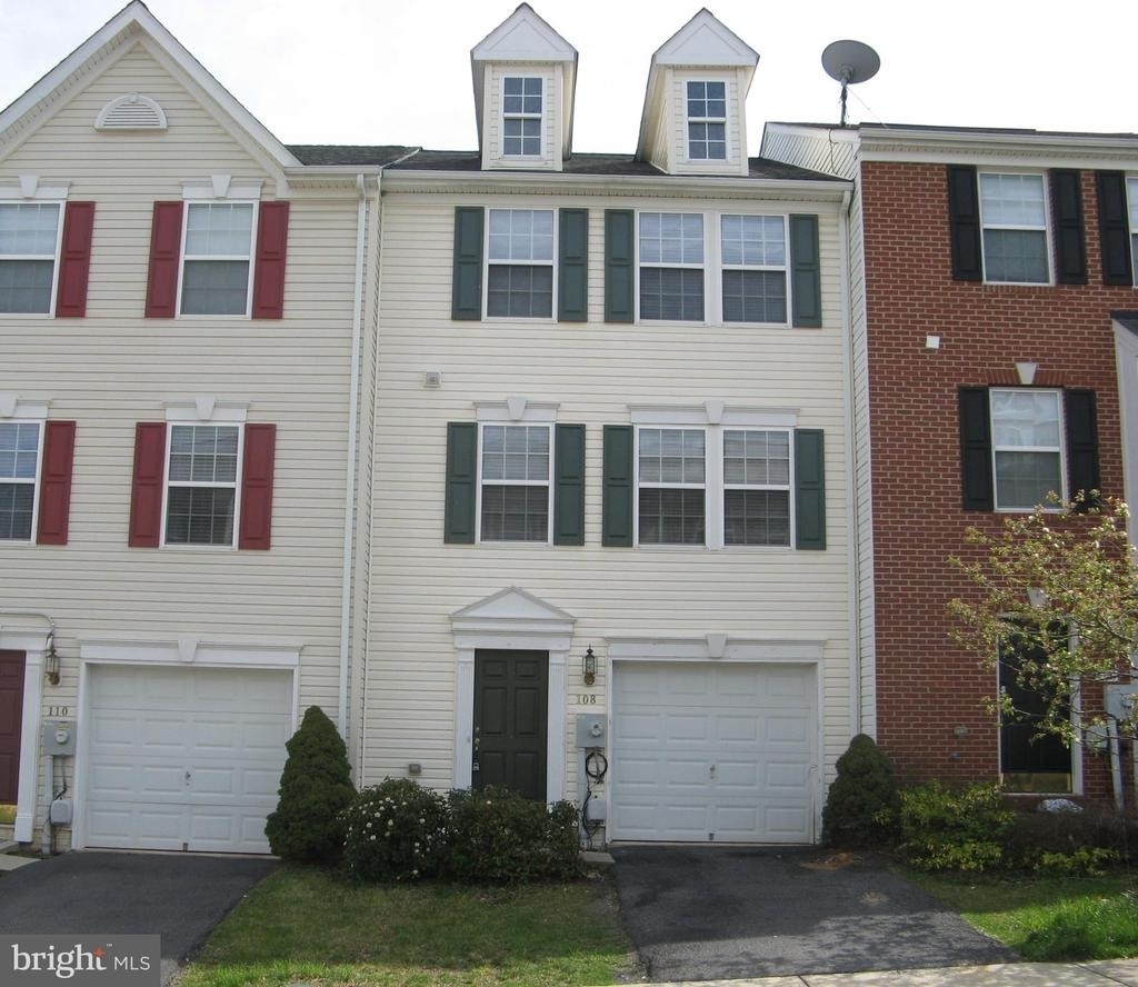 108 Monticello Square - Photo 1