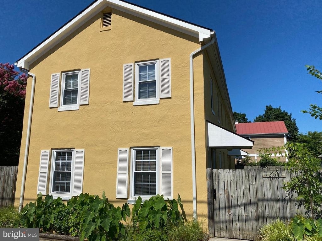 1115 Winchester Street - Photo 0