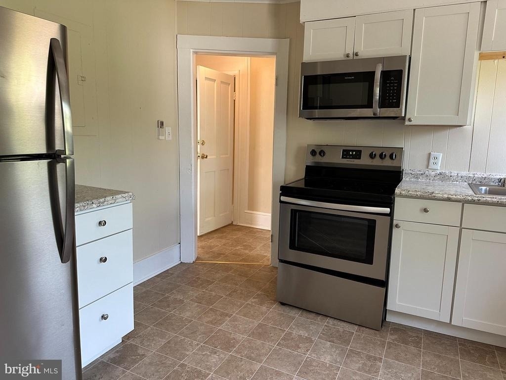 1605 Apt. B Charles Street - Photo 2