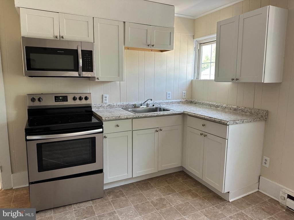 1605 Apt. B Charles Street - Photo 3