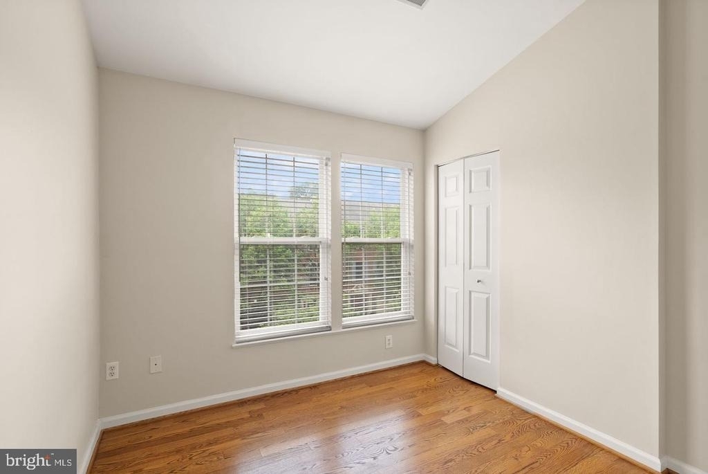 917 Rolfe Place - Photo 40