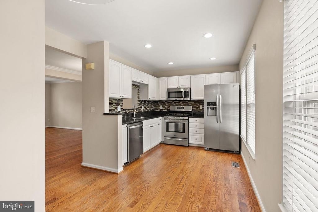 917 Rolfe Place - Photo 28
