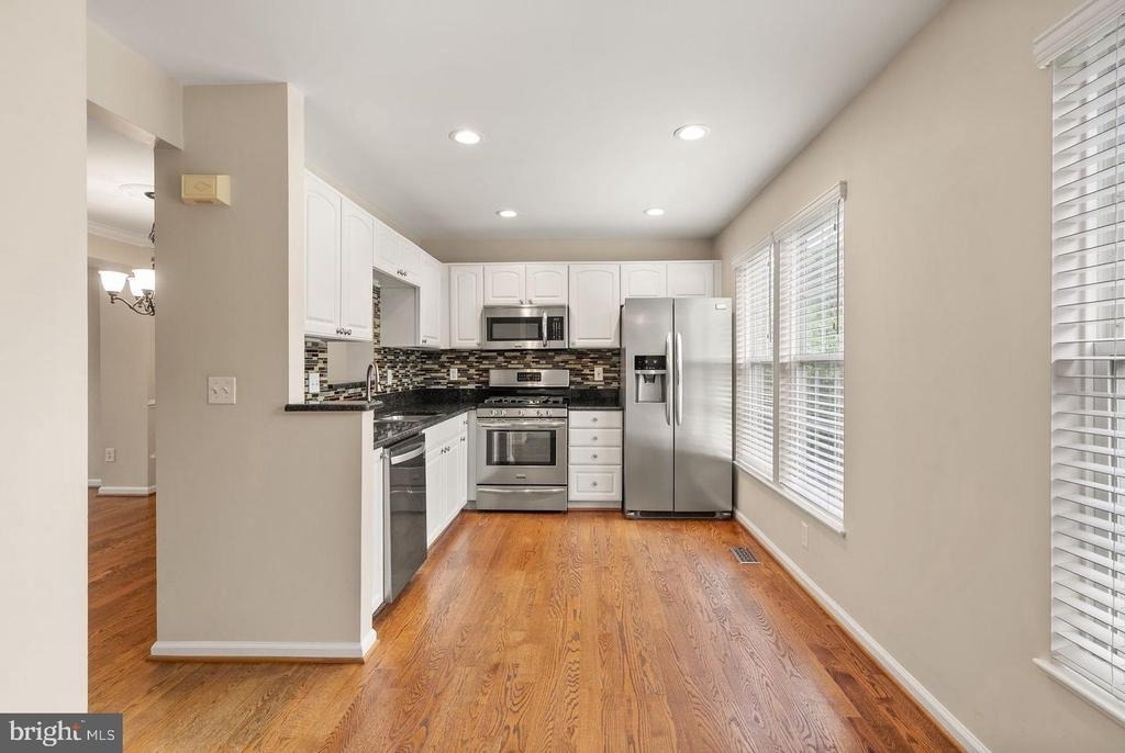 917 Rolfe Place - Photo 27