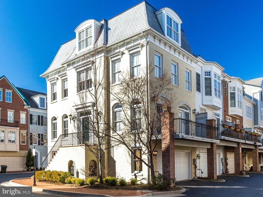 25 Alexander Street - Photo 2