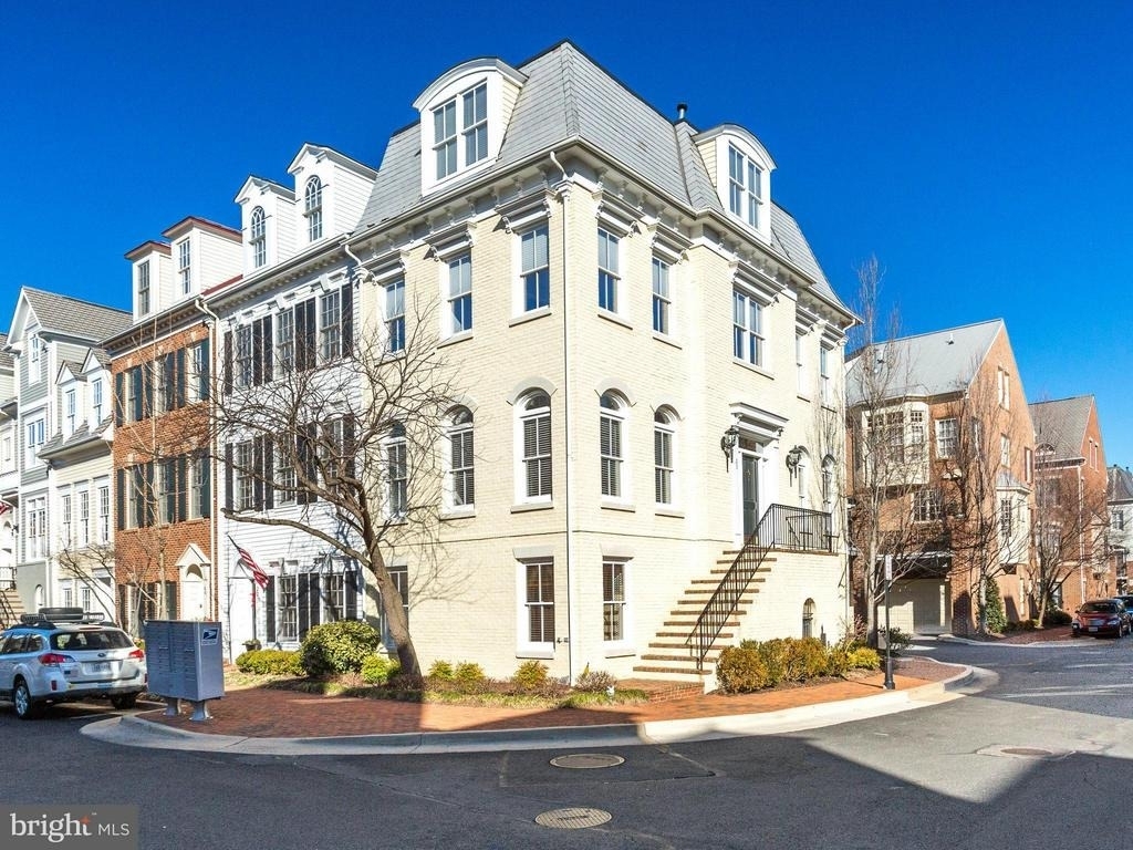 25 Alexander Street - Photo 1