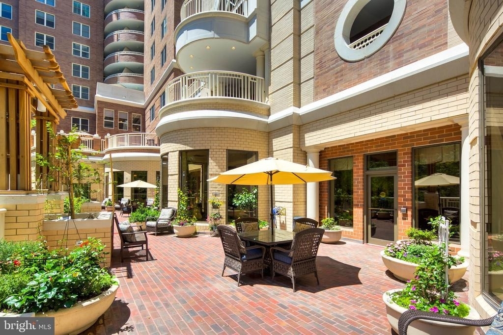 900 N Taylor Street - Photo 18