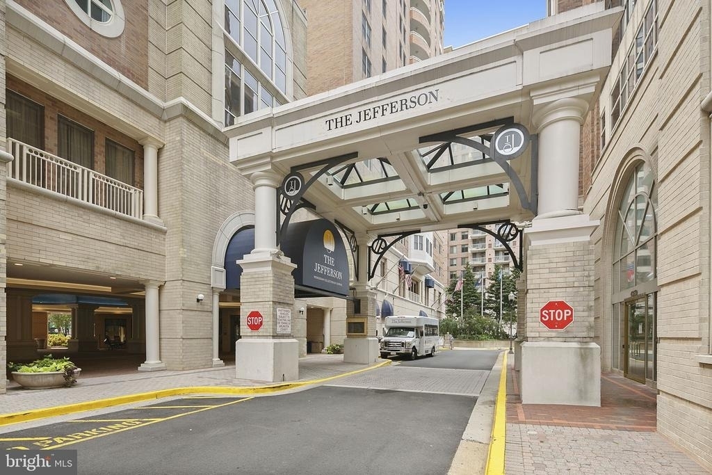 900 N Taylor Street - Photo 2