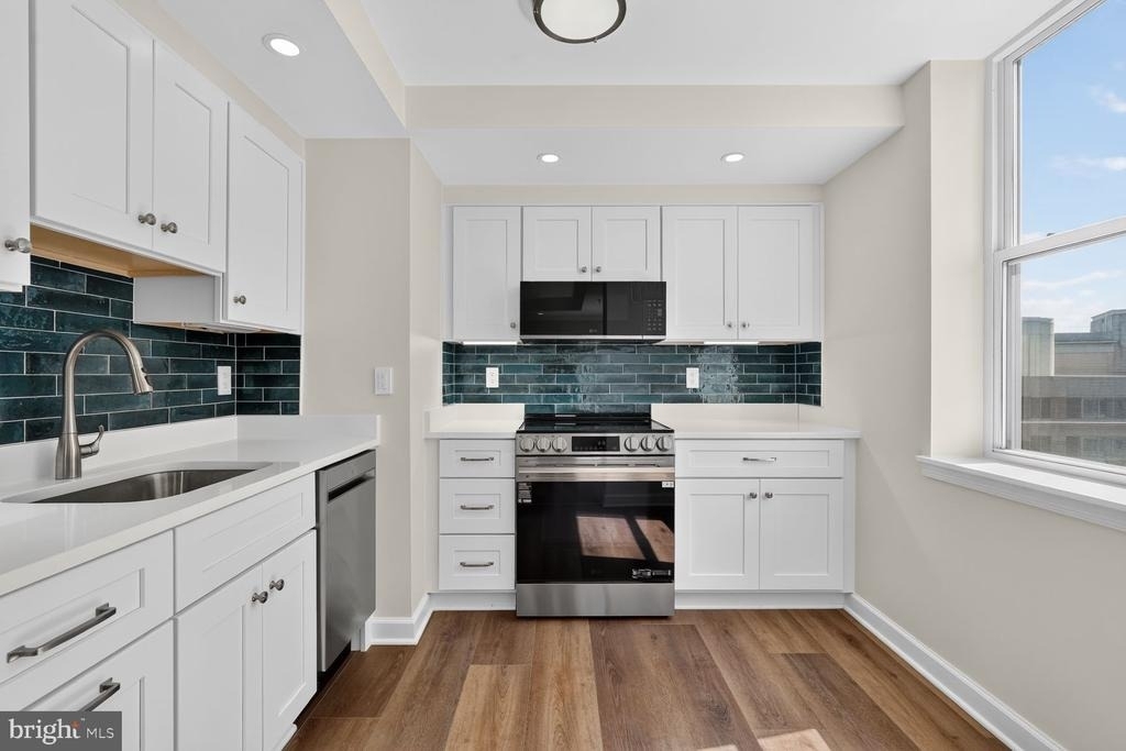 900 N Taylor Street - Photo 24