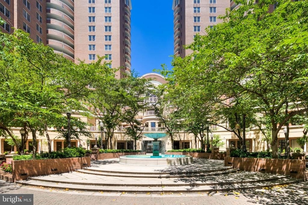 900 N Taylor Street - Photo 4