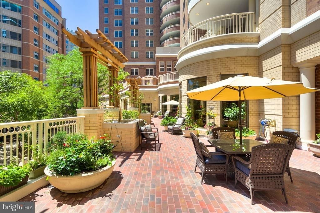 900 N Taylor Street - Photo 16