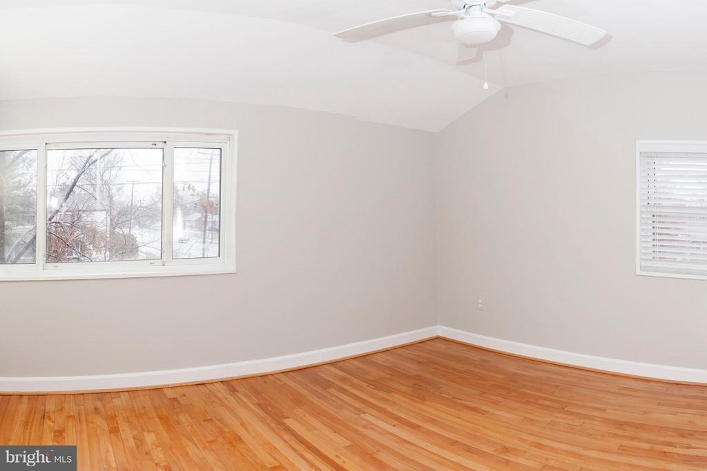 5627 8th Street S - Photo 9