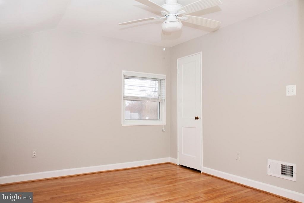 5627 8th Street S - Photo 10