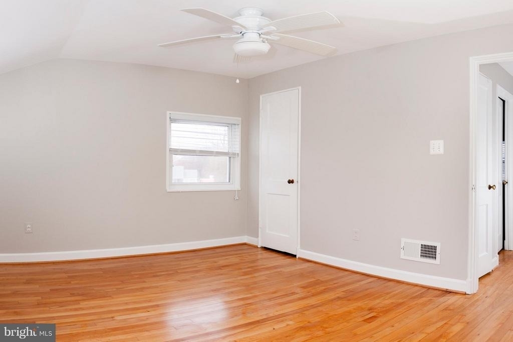 5627 8th Street S - Photo 17