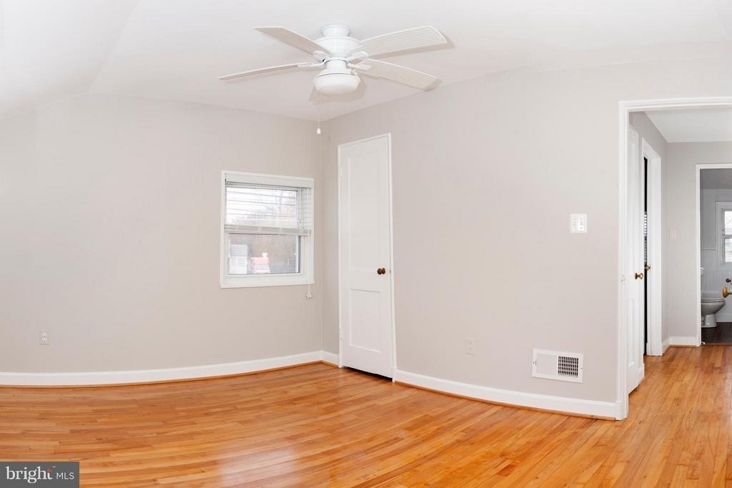5627 8th Street S - Photo 11