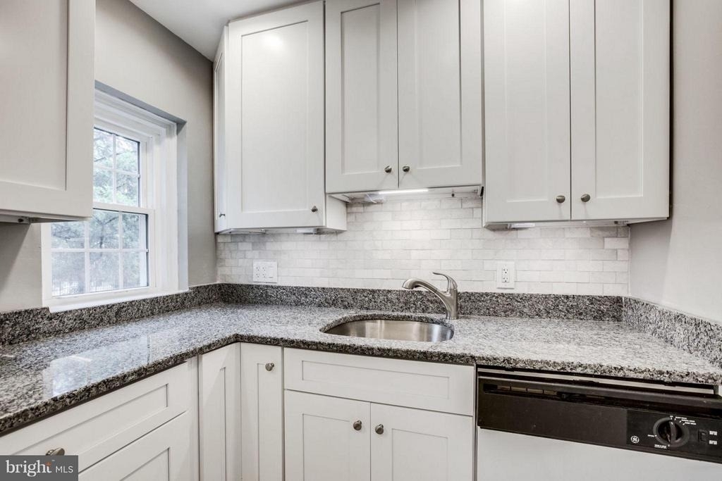 2983 Columbus Street - Photo 6