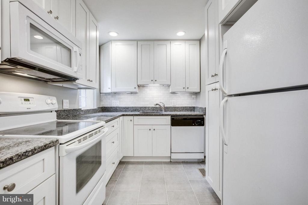 2983 Columbus Street - Photo 3