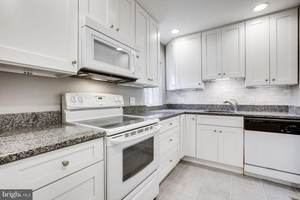 2983 Columbus Street - Photo 0