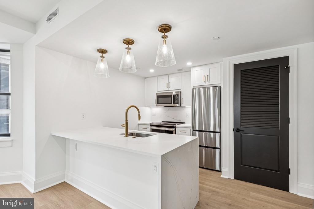 135 S 19th Street - Photo 5