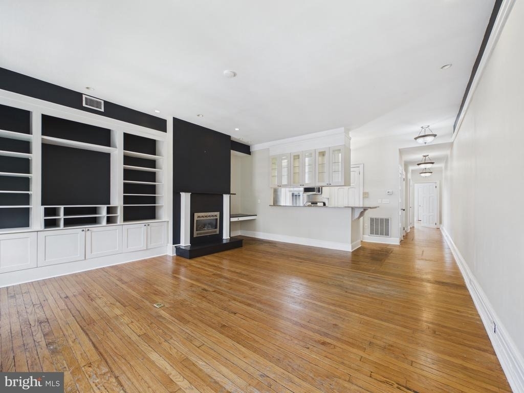 2220 Delancey Place - Photo 2