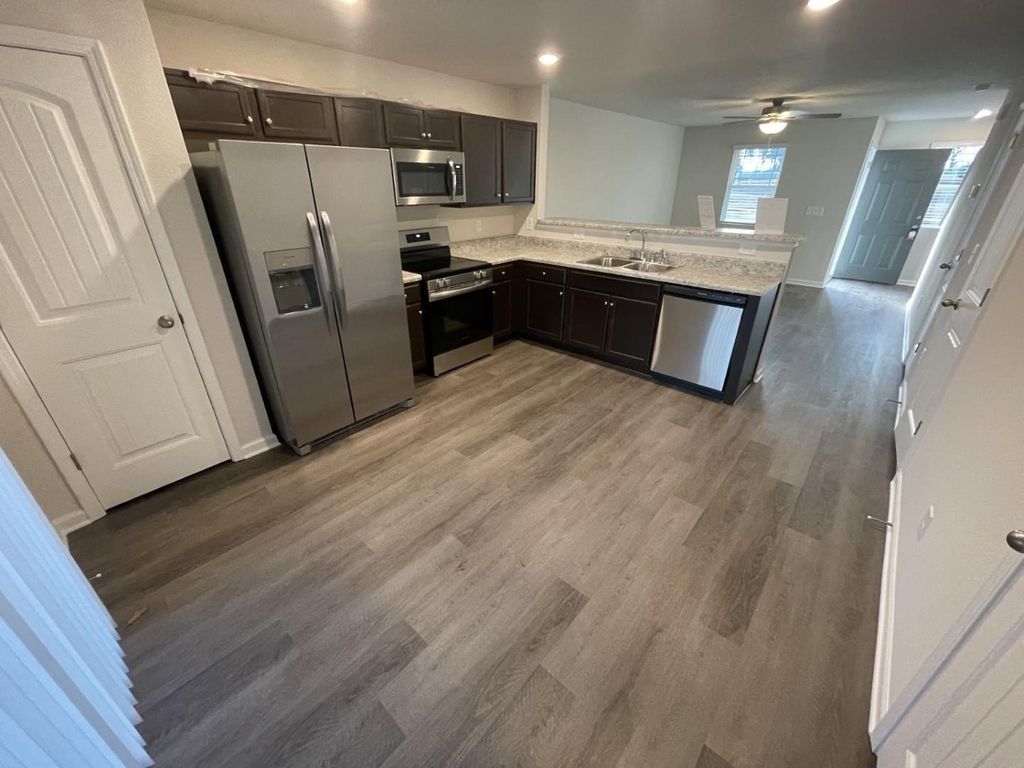 1022 Peony Lane - Photo 6