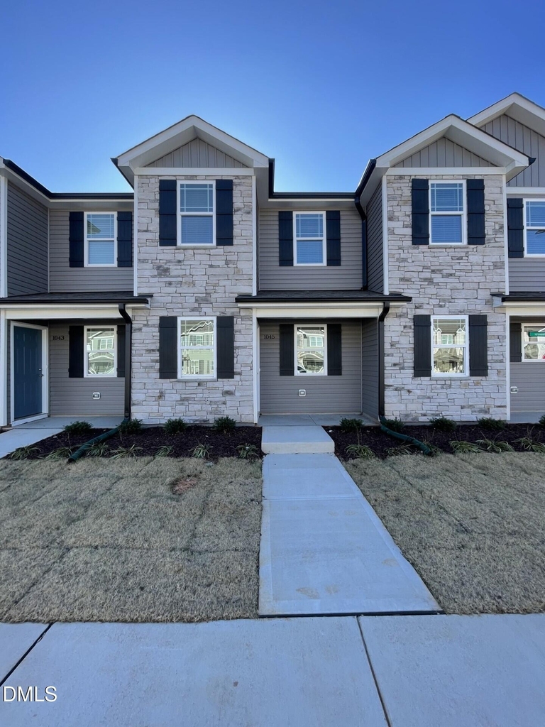 1045 Peony Lane - Photo 0