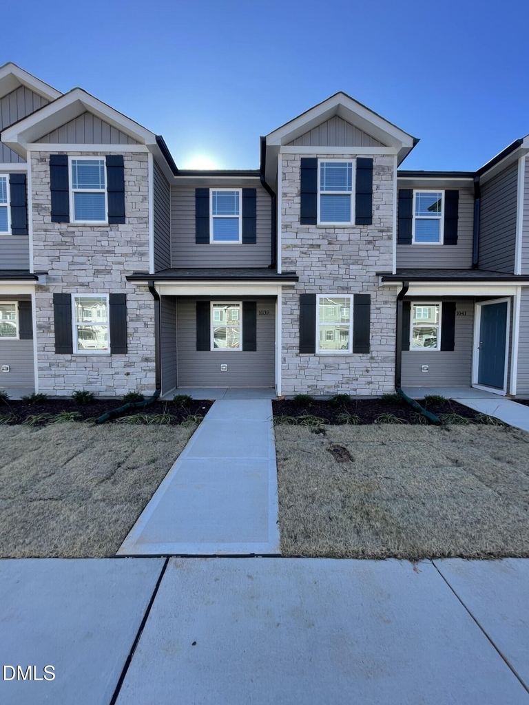 1041 Peony Lane - Photo 0