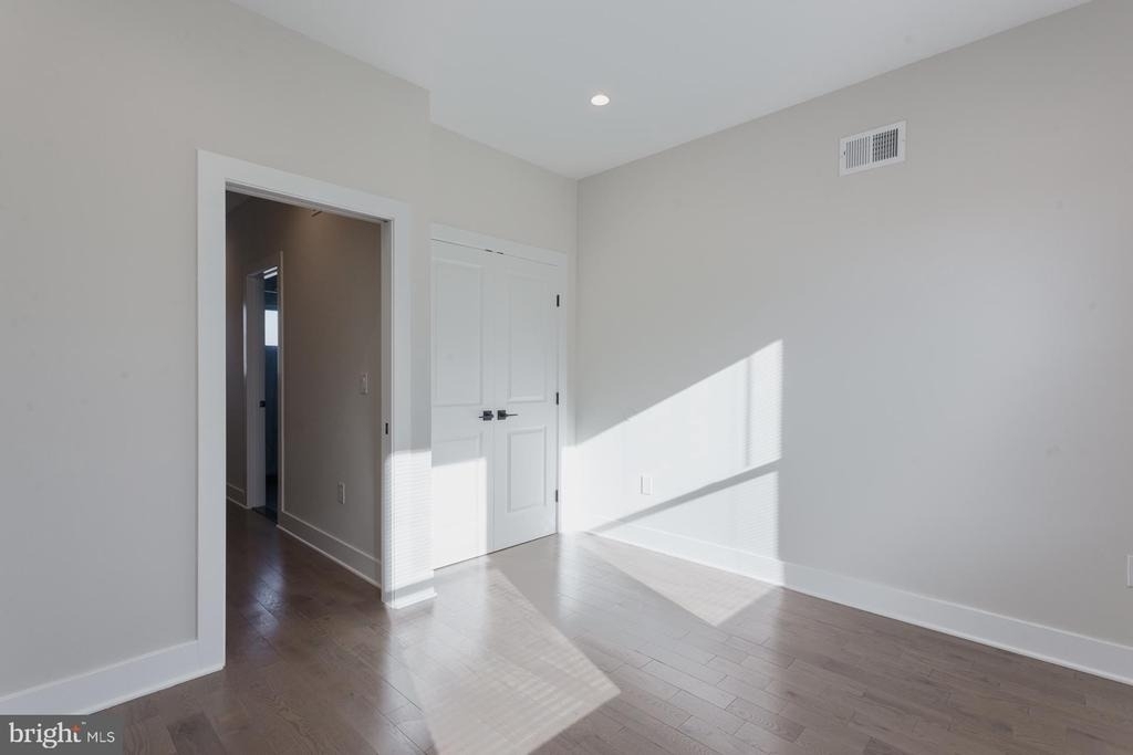 5126 Malcolm Street - Photo 12