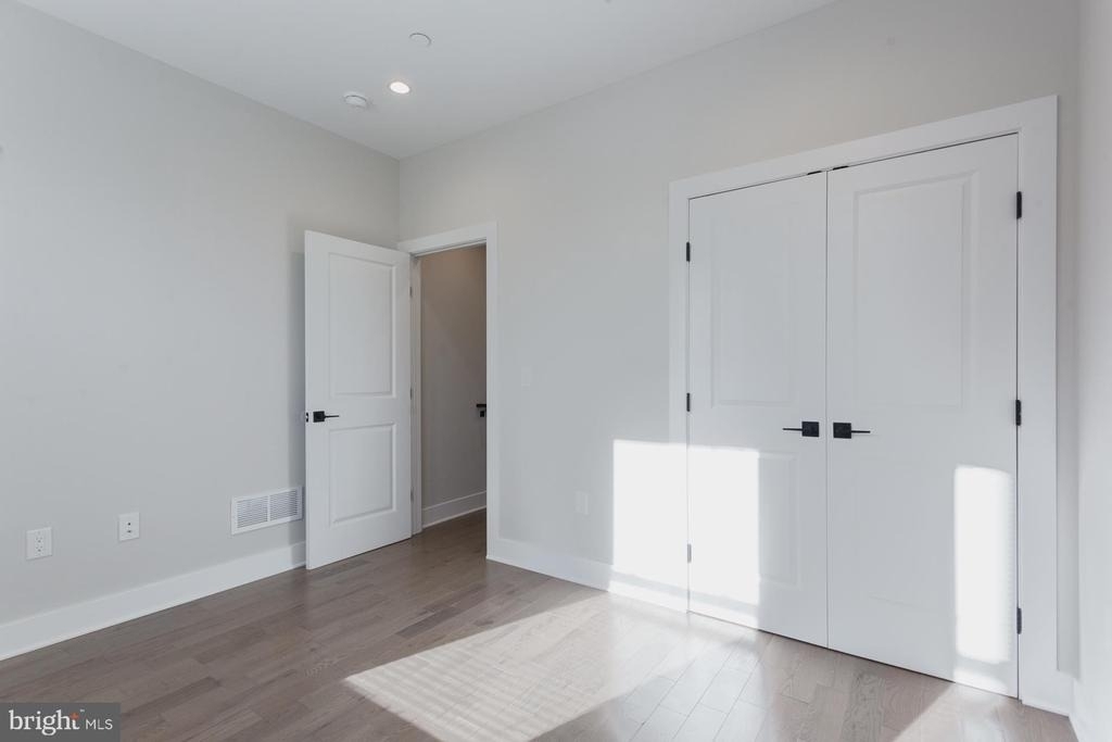 5126 Malcolm Street - Photo 6