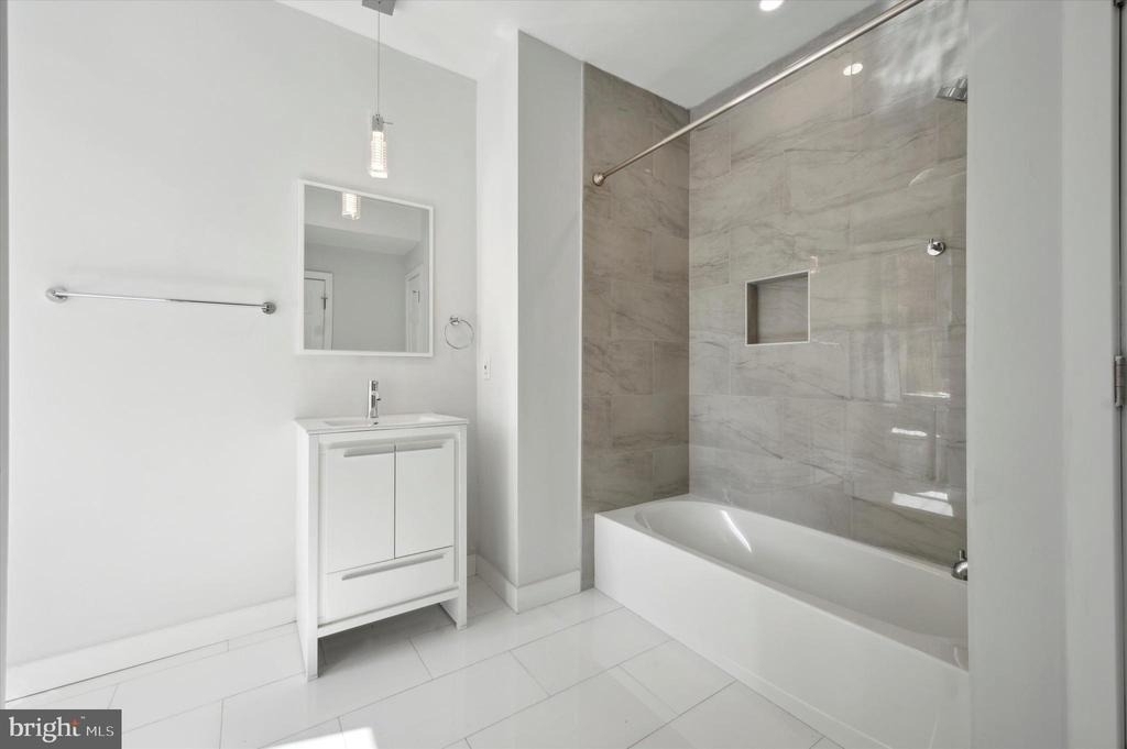 647 N 33rd Street - Photo 6
