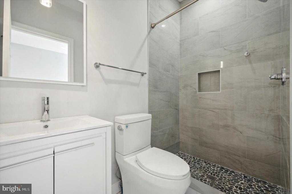 647 N 33rd Street - Photo 4