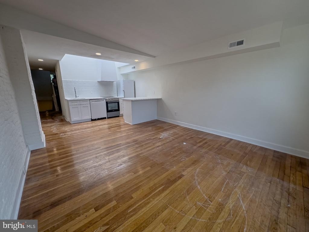 1934 Green Street - Photo 3