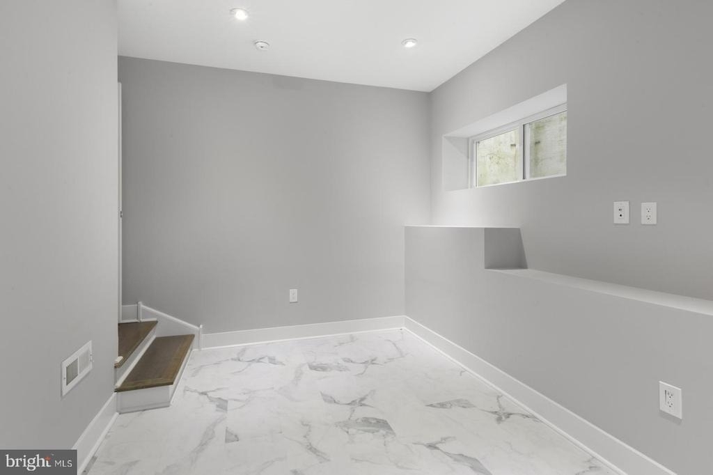1526 Ridge Avenue - Photo 17