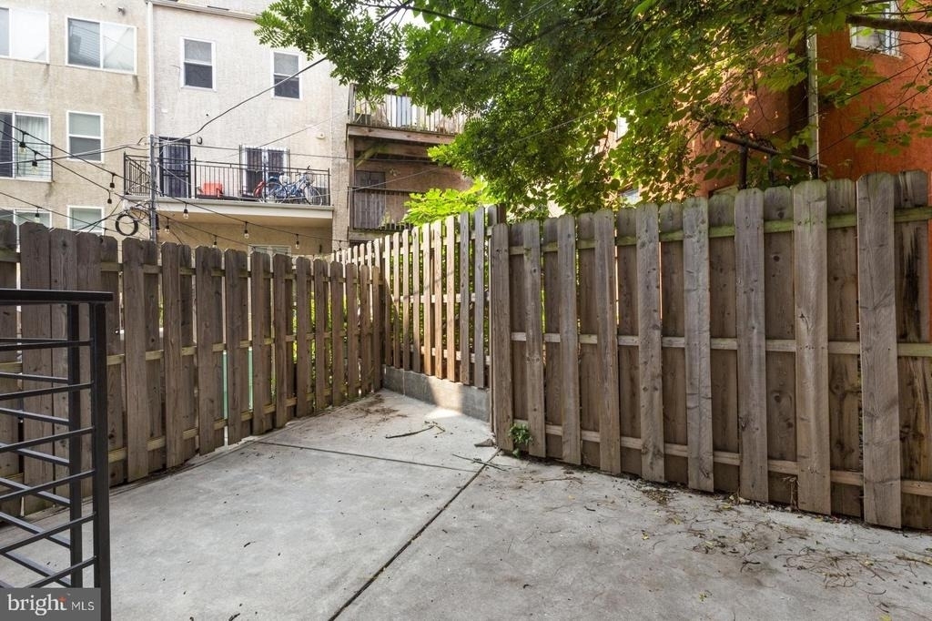1526 Ridge Avenue - Photo 9