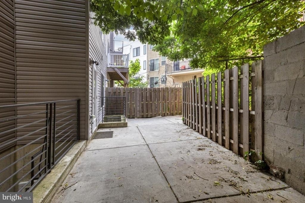 1526 Ridge Avenue - Photo 11