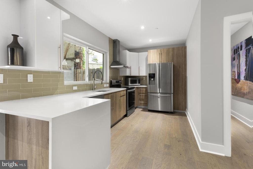 1526 Ridge Avenue - Photo 4