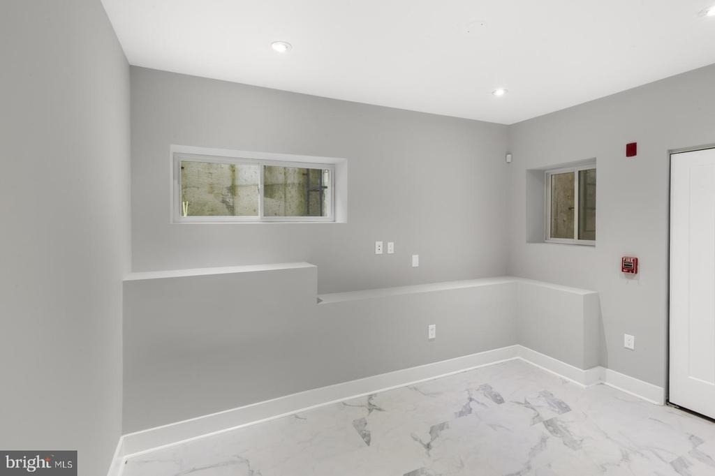 1526 Ridge Avenue - Photo 13