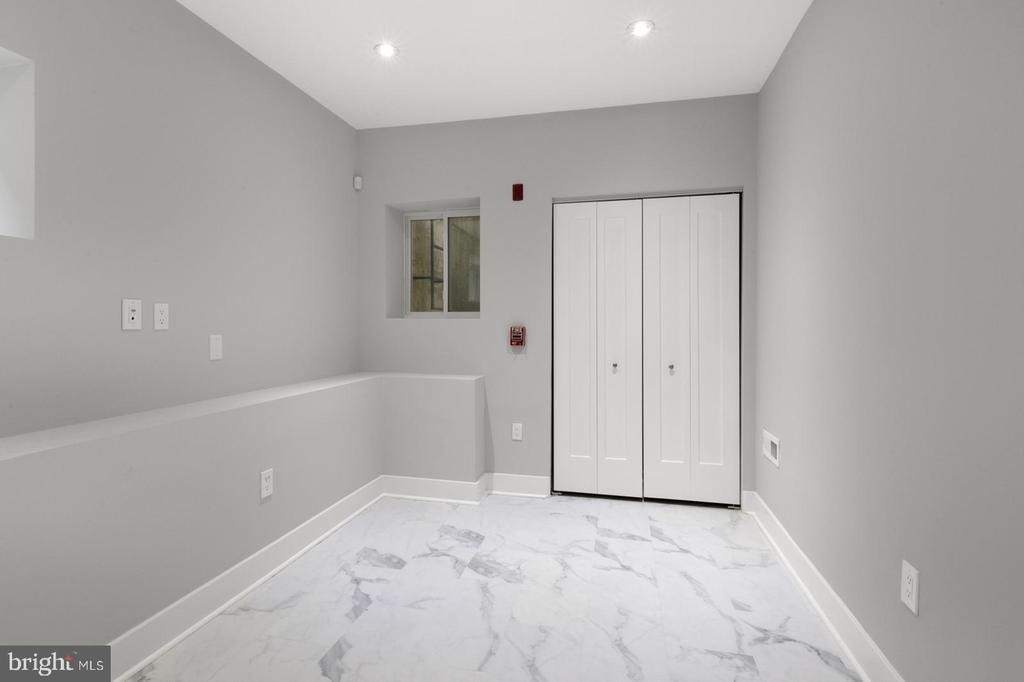 1526 Ridge Avenue - Photo 14