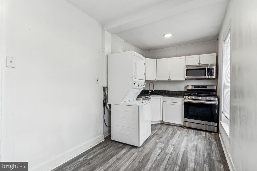 270 Dupont Street - Photo 2