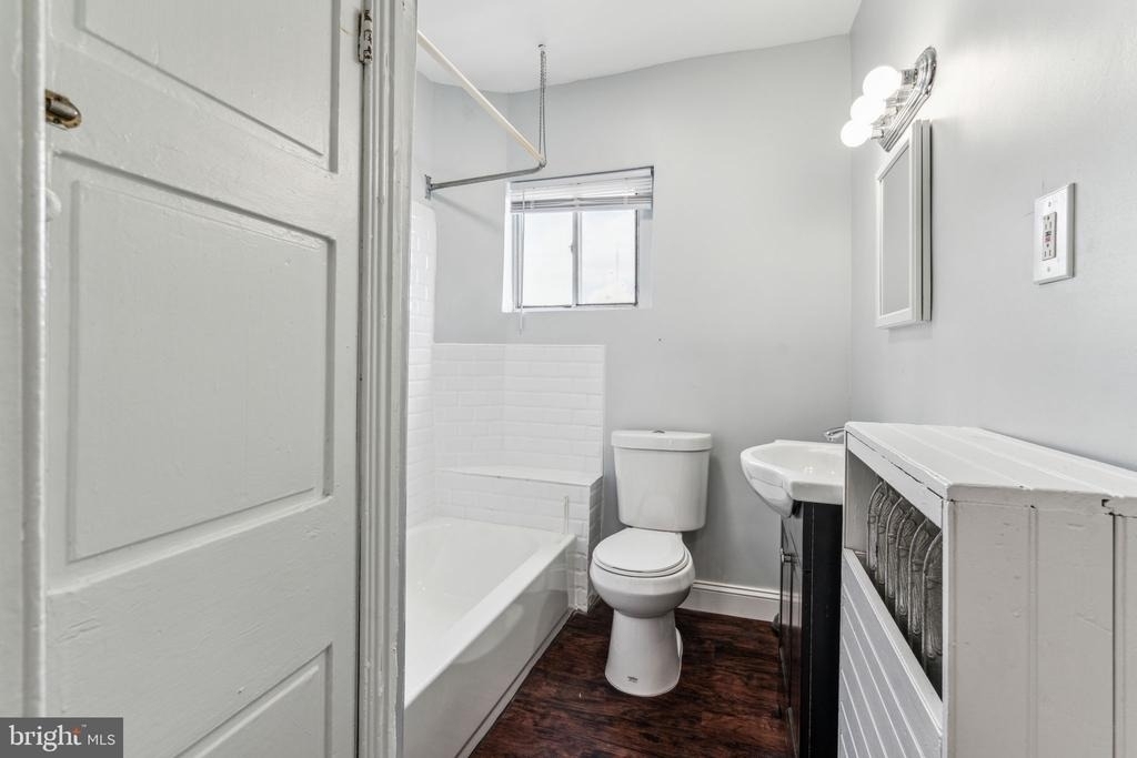 270 Dupont Street - Photo 7