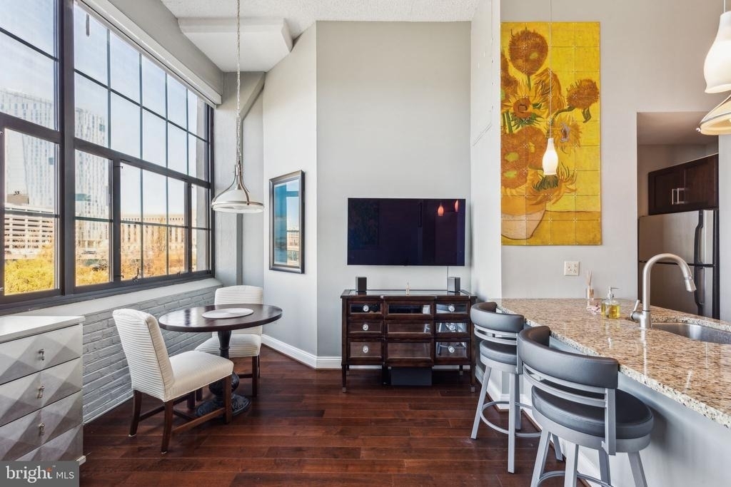 2429 Locust Street - Photo 8
