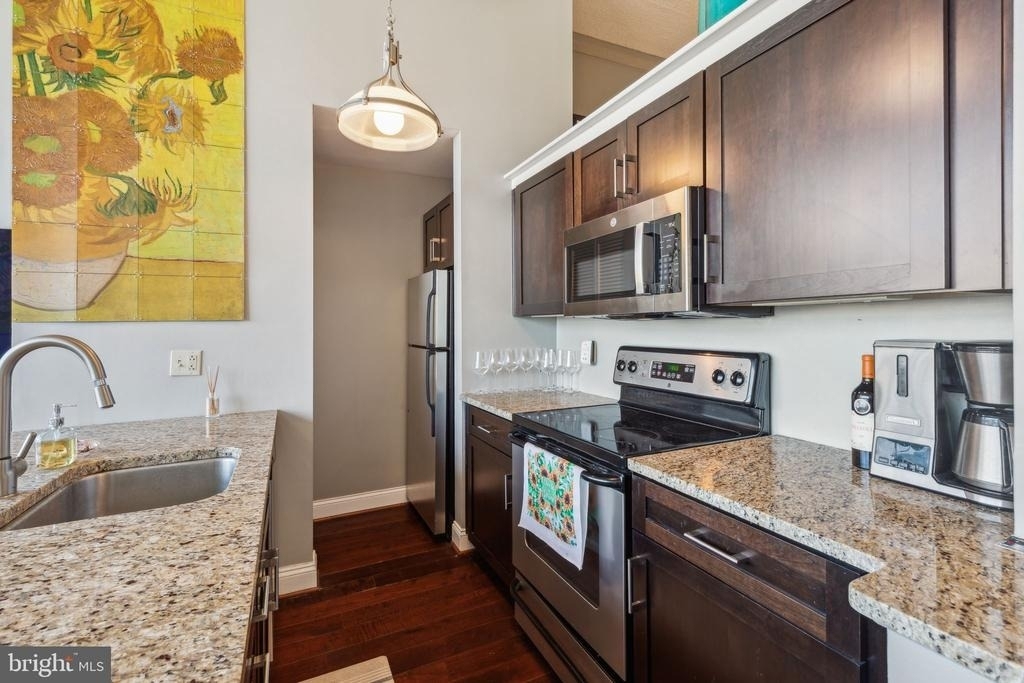 2429 Locust Street - Photo 3