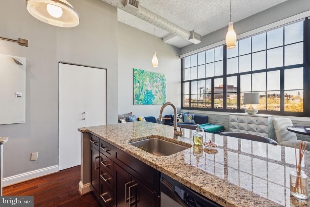 2429 Locust Street - Photo 4