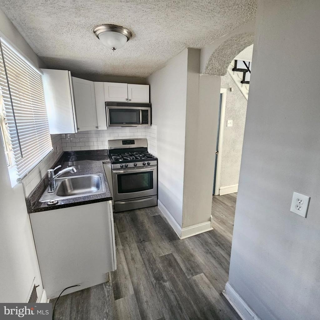 3963 3963 Wyalusing Avenue - Photo 3