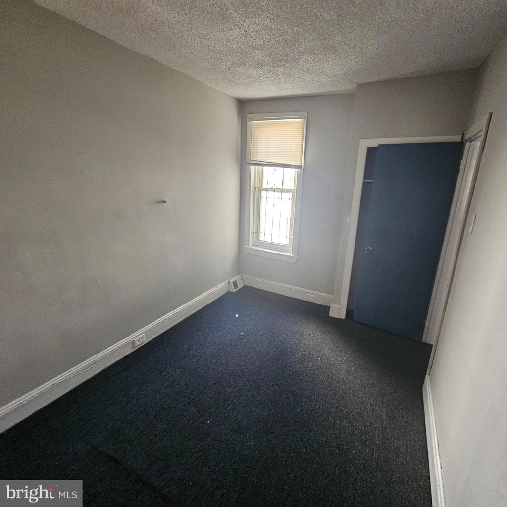 3963 3963 Wyalusing Avenue - Photo 8