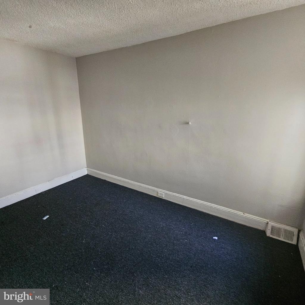 3963 3963 Wyalusing Avenue - Photo 7